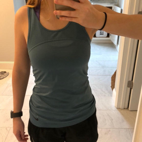 Nike Tank Top - Picture 3 of 4